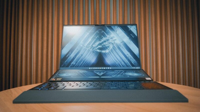 ROG Zephyrus Duo 16, Laptop Terbaik untuk Gaming, Streaming, dan Content Creation