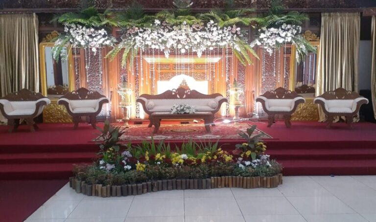 decor pernikhan jawa pakai gebyog